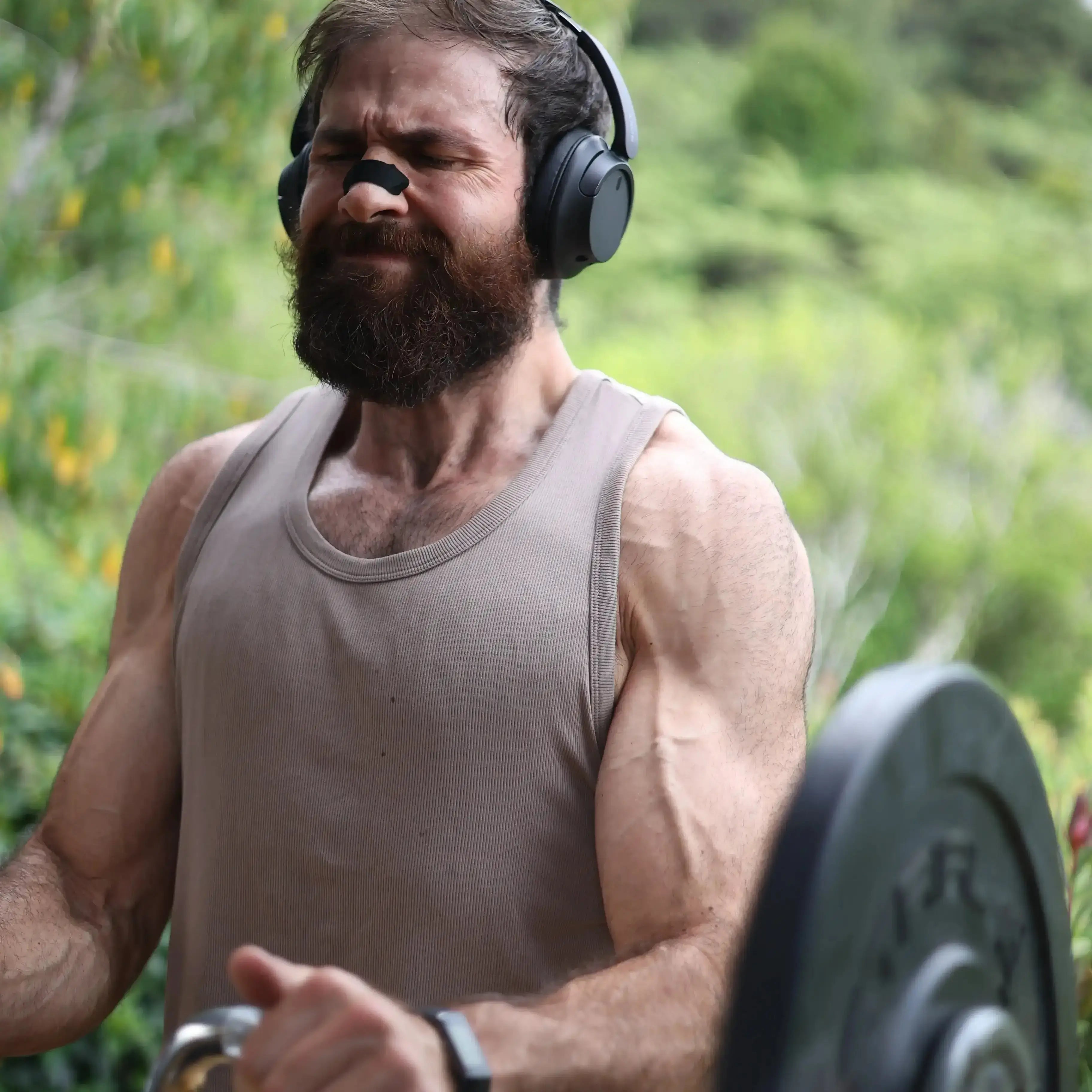 BREATHMODE founder Jozef Wright training while wearing a BREATHMODE performance nasal strip